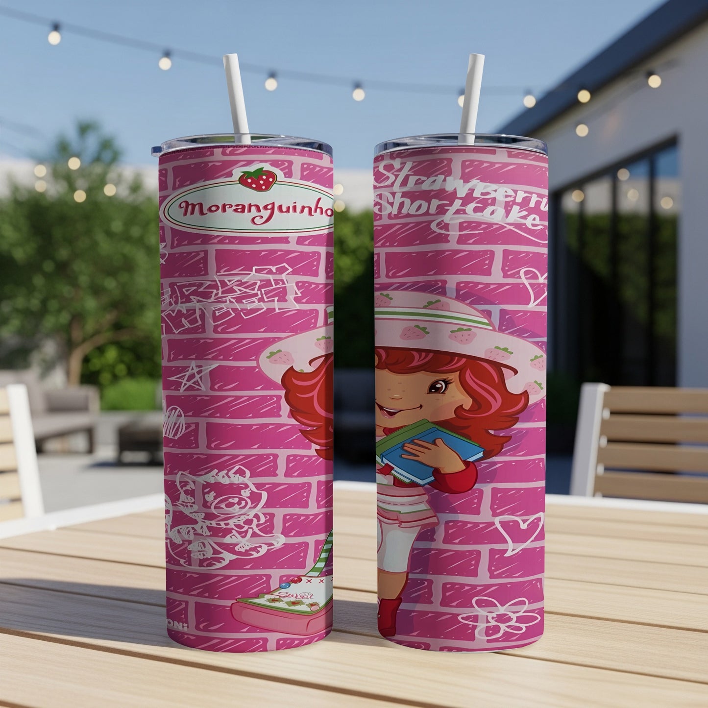 Strawberry Shortcake with "Moranguinho" text on pink brick background.