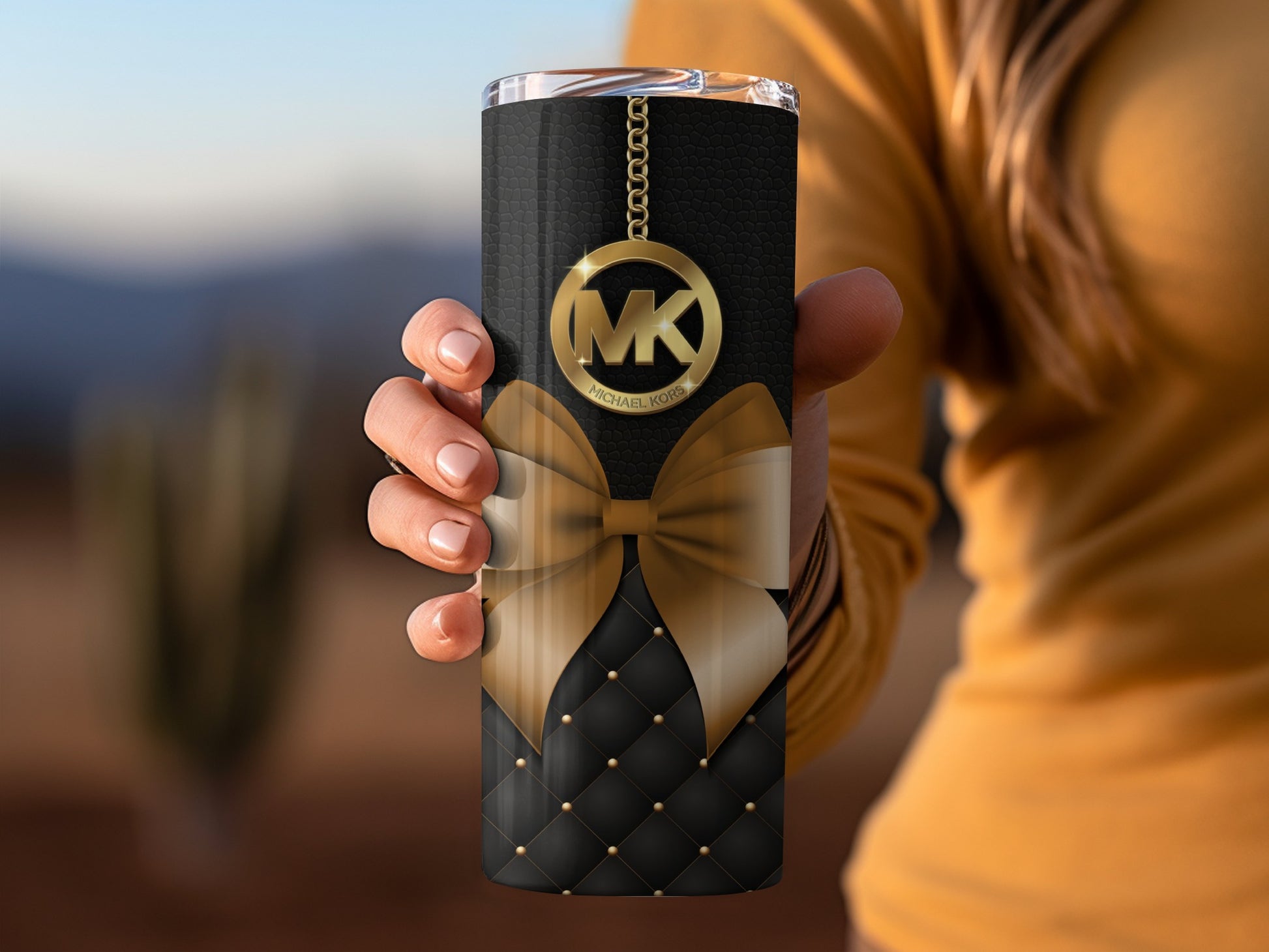 Elegant Black and Gold Design Tumbler for Stylish Beverage