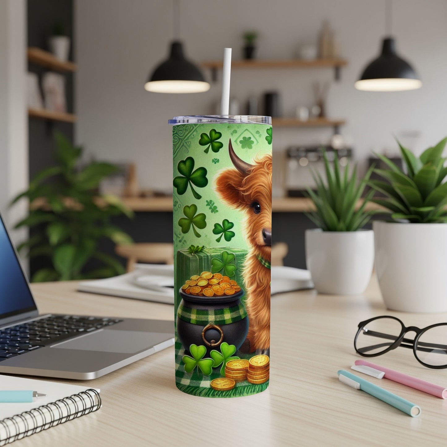 Highland cow and pot of gold with shamrocks on a St. Patrick's Day tumbler.