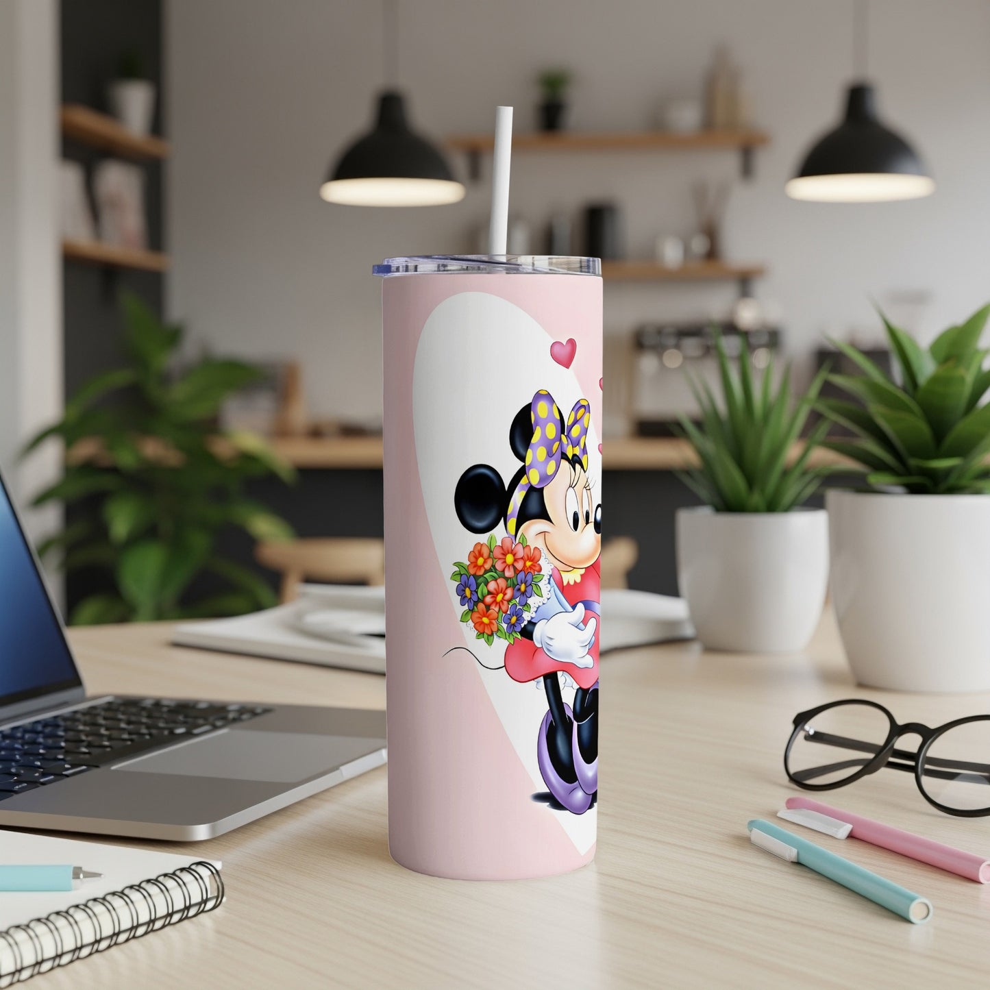 Pink tumbler with Minnie Mouse holding a bouquet of flowers.