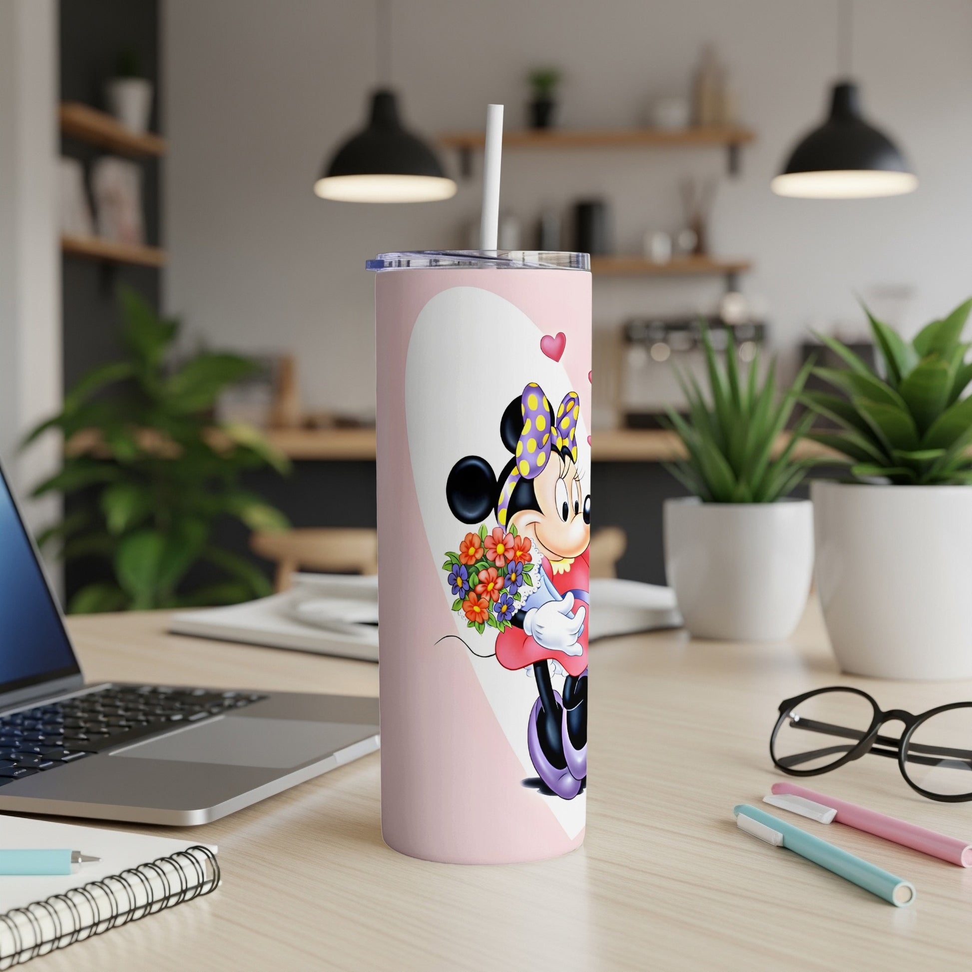 Pink tumbler with Minnie Mouse holding a bouquet of flowers.
